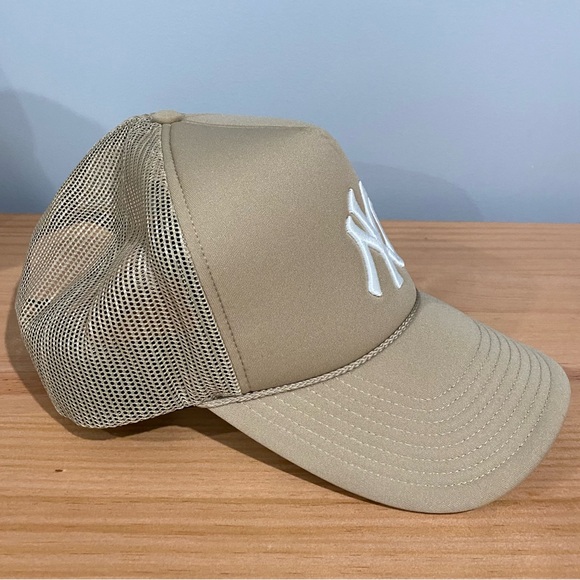 ‘47 New York Yankees Foam Trucker Snapback Adjustable Hat, khaki, OSFA - Picture 4 of 7